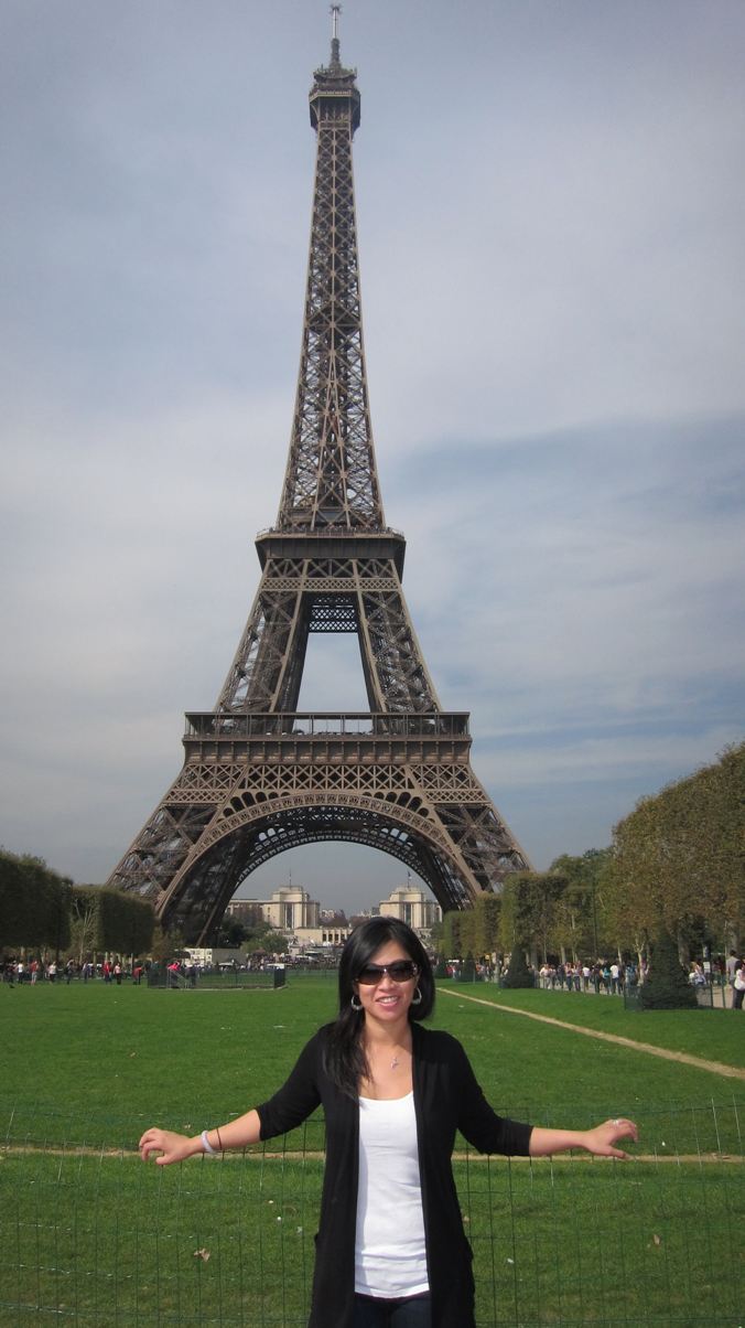Photo of Jessica Lau by the Eifle Tower
